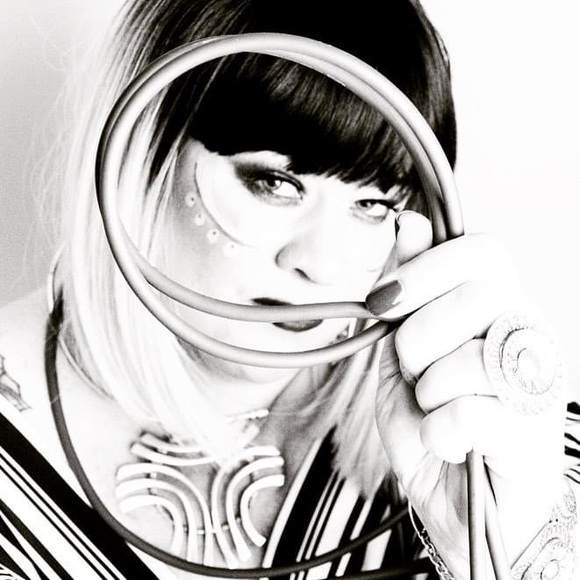 Meet your Posher, Shari - Picture 3 of 6